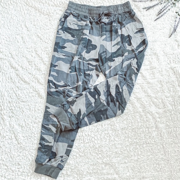Splendid Camo gray and green full length soft comfortable Joggers - Picture 1 of 5